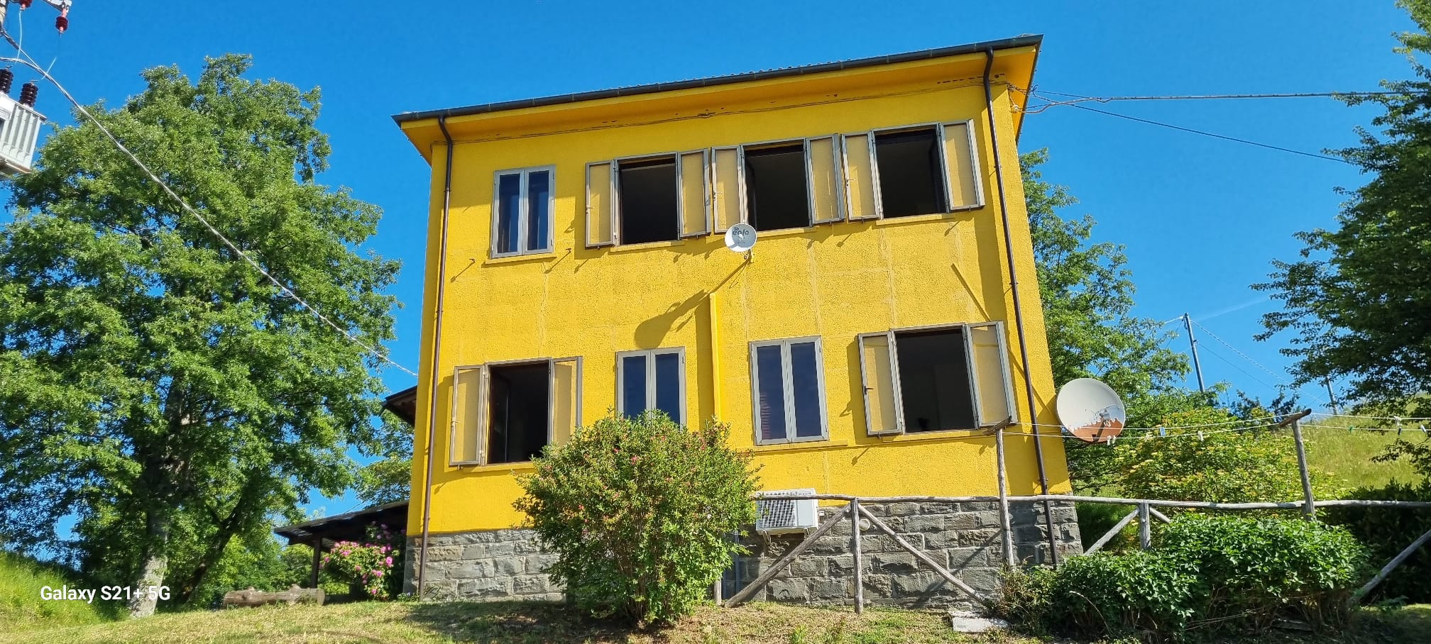 Gele gevel van La Scuola